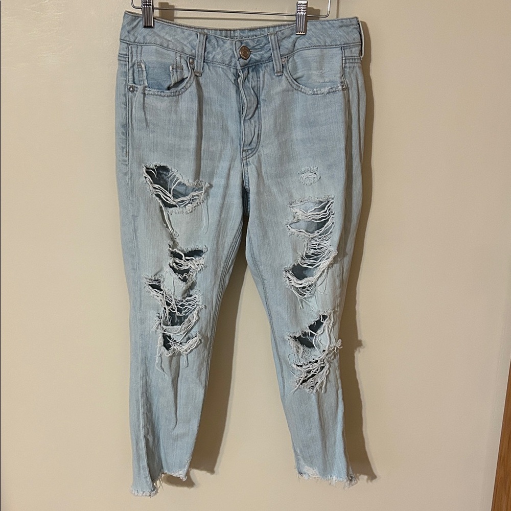 American Eagle Outfitters button fly tomgirl distressed jeans short size 4